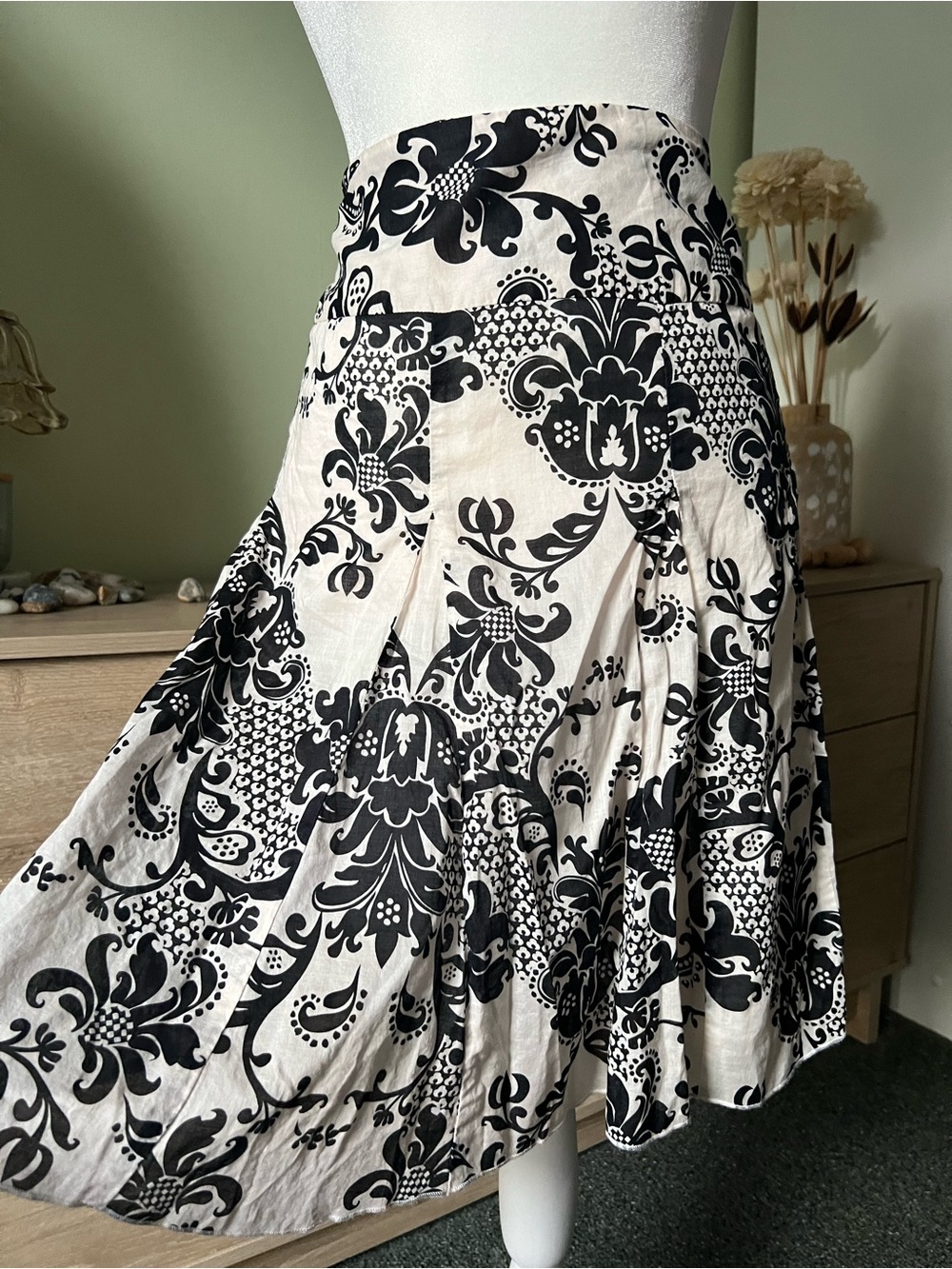 90s Y2K Black & White Damask Floral Pattern Midi Knee-Length Modest Skirt M-L